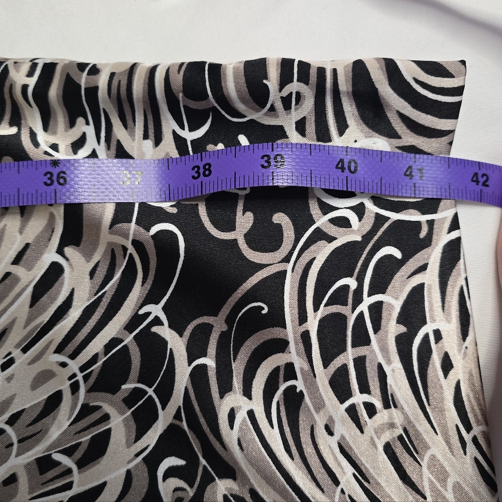 Maggie London cap sleeve ruffle v-neck cocktail dress black tan white ab… - Picture 13 of 15